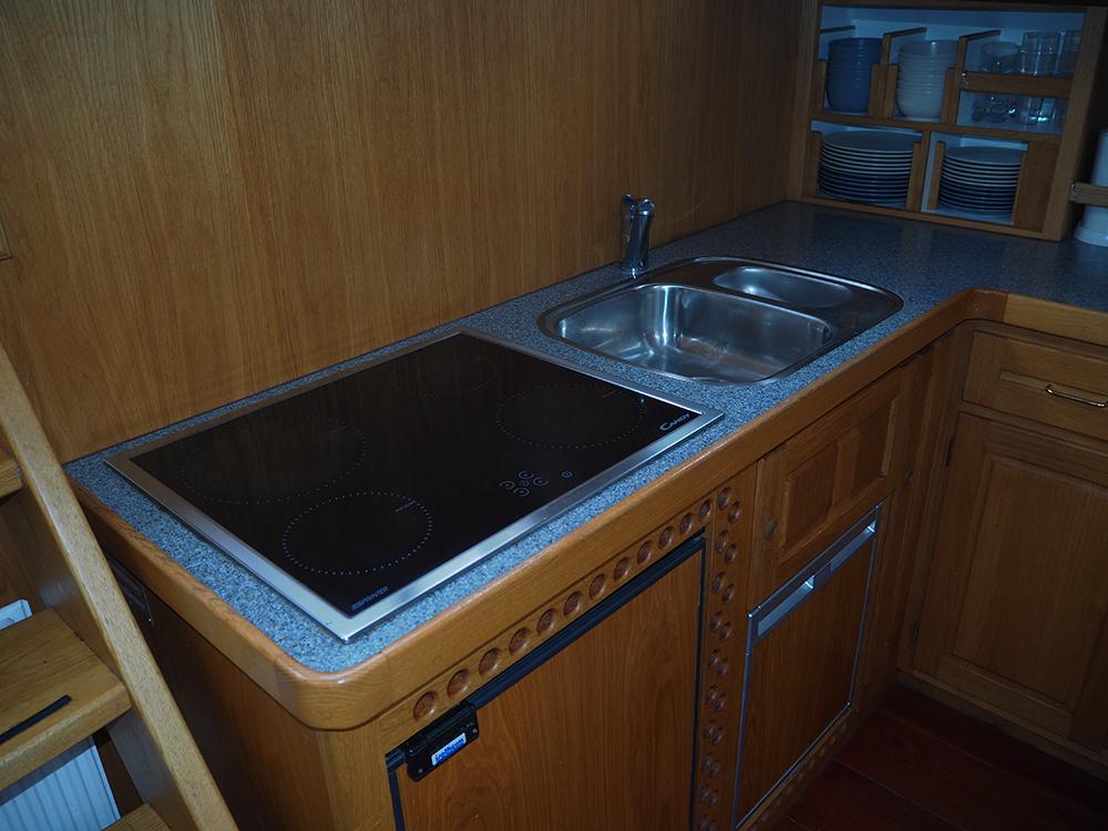 Saloon, Accommodation